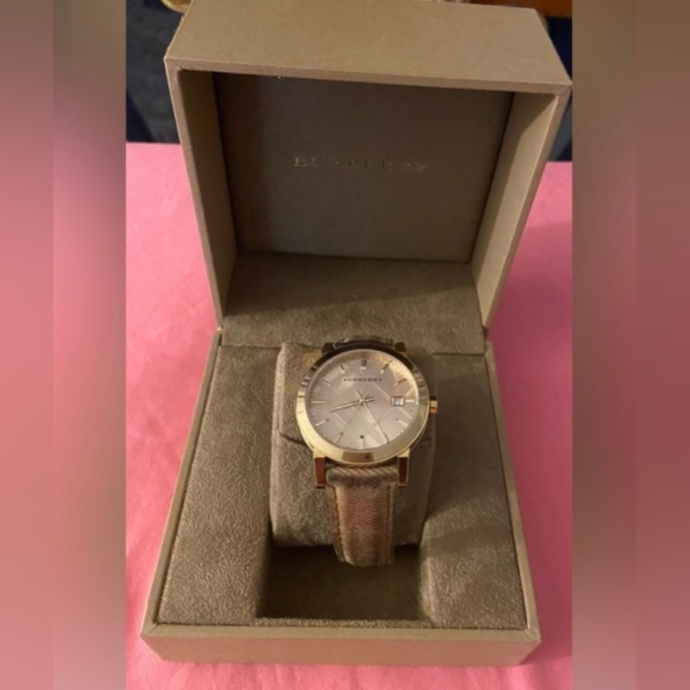House Check Burberry City Watch - Picture 5 of 8
